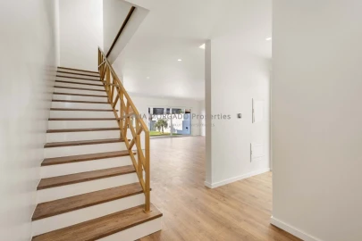 Moradia T4 para Venda em Rio de Mouro