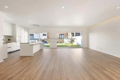 Moradia T4 para Venda em Rio de Mouro