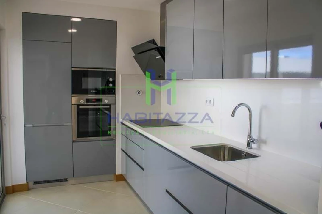 Apartamento T2 para Arrendamento em Lagos (São Sebastião e Santa Maria) Foto 4