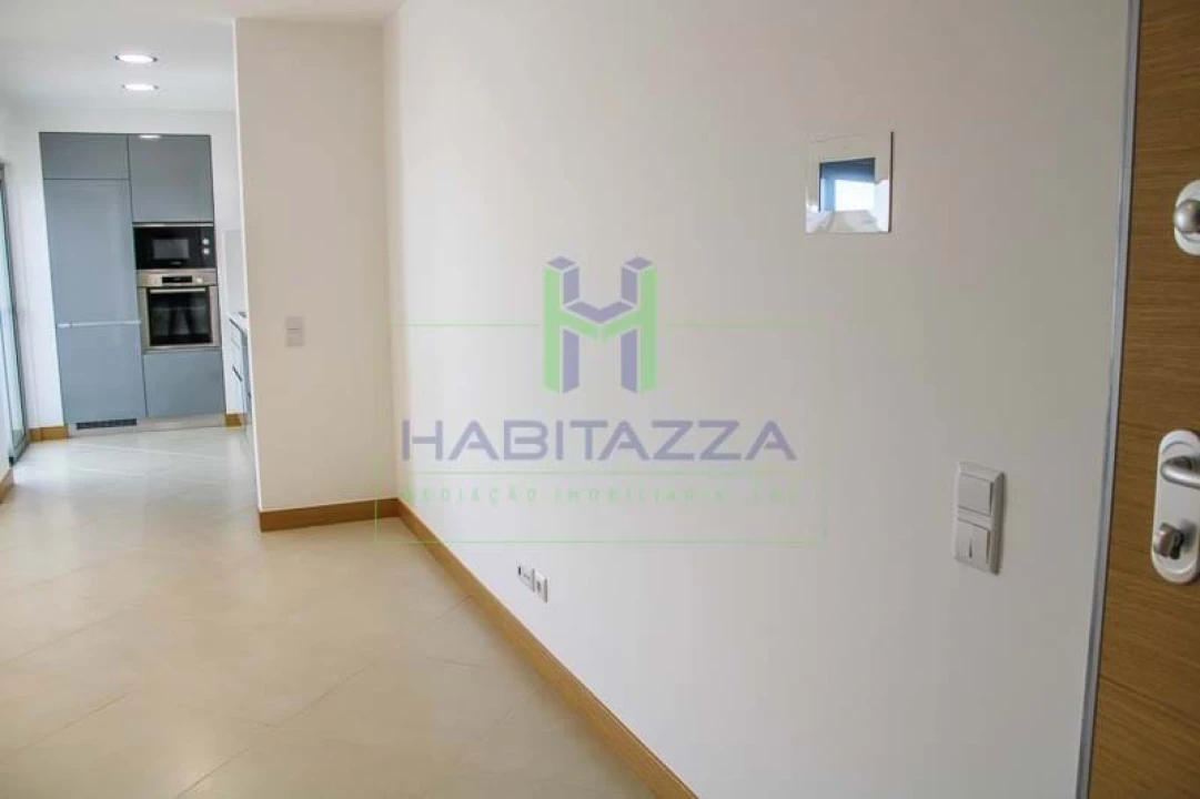 Apartamento T2 para Arrendamento em Lagos (São Sebastião e Santa Maria) Foto 13