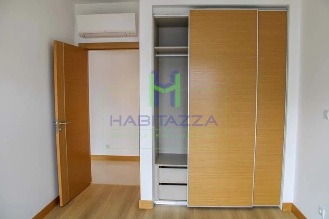 Apartamento T2 para Arrendamento em Lagos (São Sebastião e Santa Maria) Foto 18