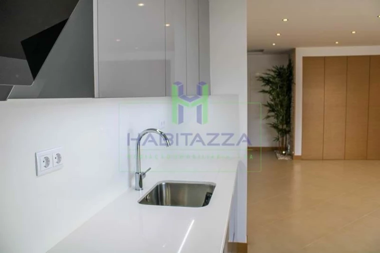 Apartamento T2 para Arrendamento em Lagos (São Sebastião e Santa Maria) Foto 10