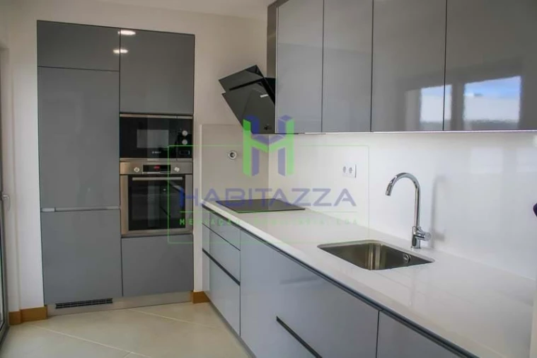 Apartamento T2 para Arrendamento em Lagos (São Sebastião e Santa Maria) Foto 4