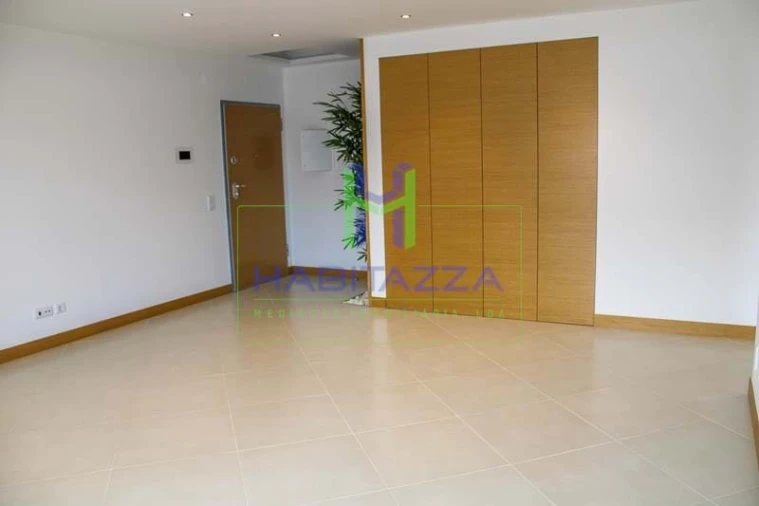 Apartamento T2 para Arrendamento em Lagos (São Sebastião e Santa Maria) Foto 11