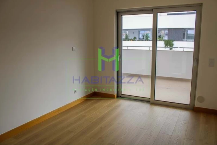 Apartamento T2 para Arrendamento em Lagos (São Sebastião e Santa Maria) Foto 17