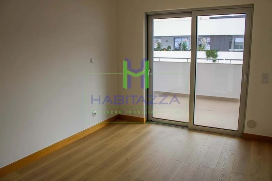 Apartamento T2 para Arrendamento em Lagos (São Sebastião e Santa Maria) Foto 17