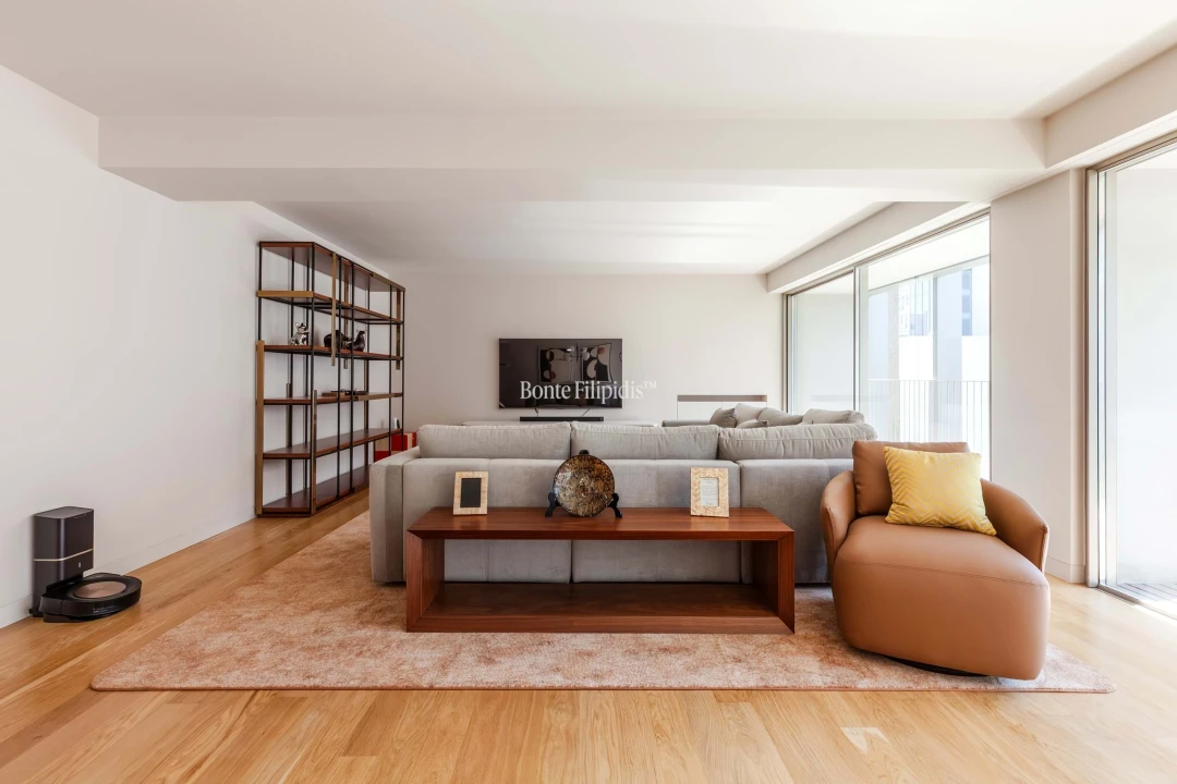 Apartamento T3 para Arrendamento em Santo António Foto 9