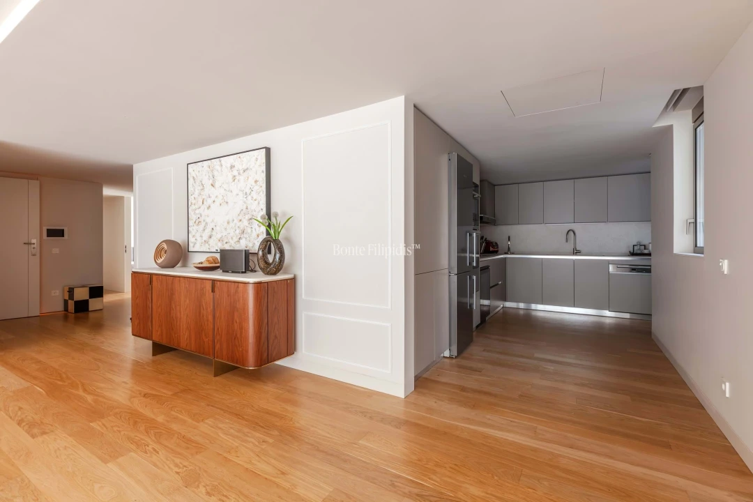 Apartamento T3 para Arrendamento em Santo António Foto 18