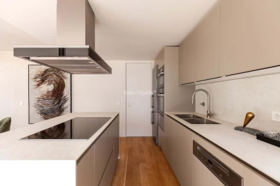 Apartamento T3 para Arrendamento em Santo António