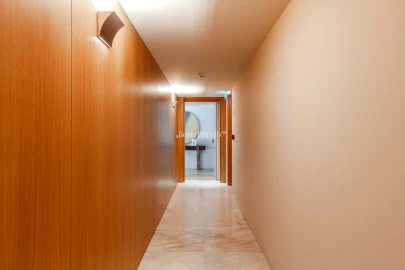 Apartamento T3 para Arrendamento em Santo António