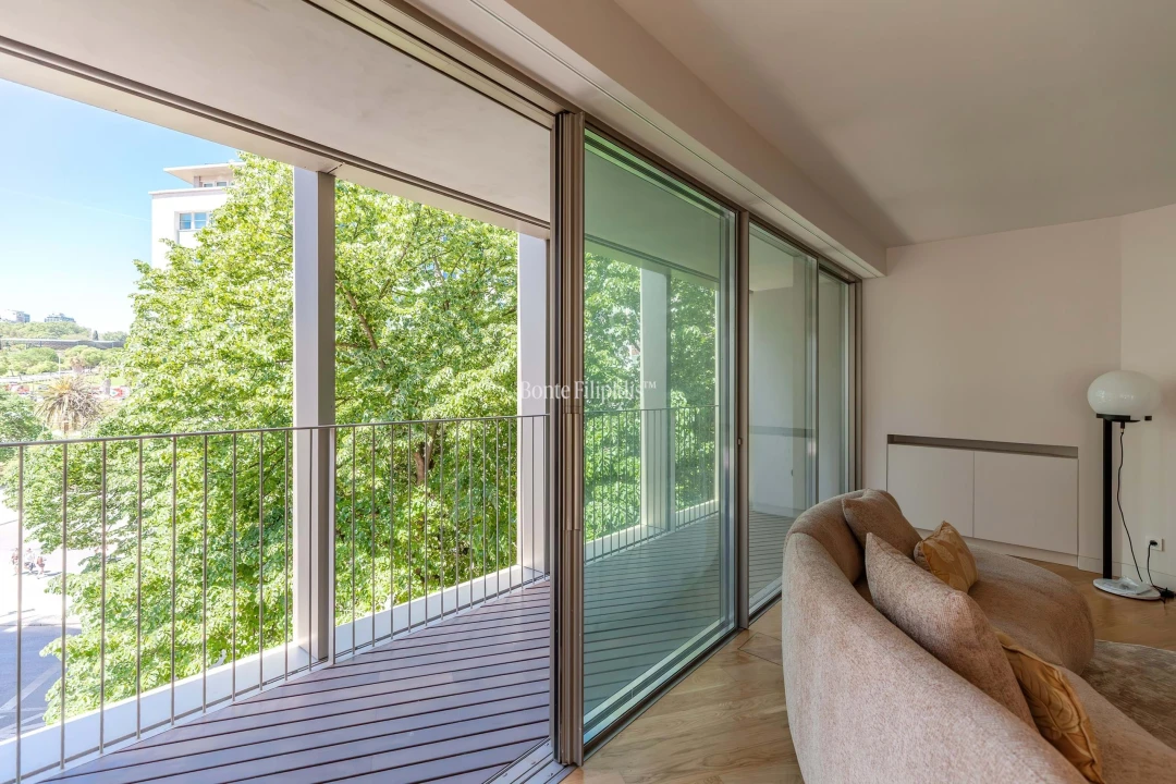 Apartamento T3 para Arrendamento em Santo António Foto 21