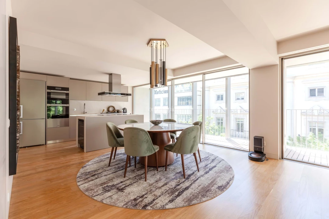 Apartamento T3 para Arrendamento em Santo António Foto 5