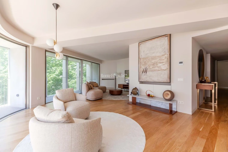 Apartamento T3 para Arrendamento em Santo António Foto 16