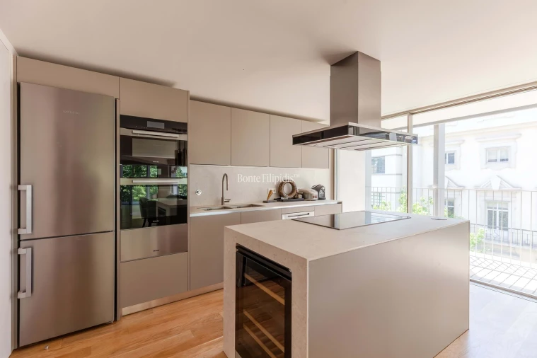 Apartamento T3 para Arrendamento em Santo António Foto 6