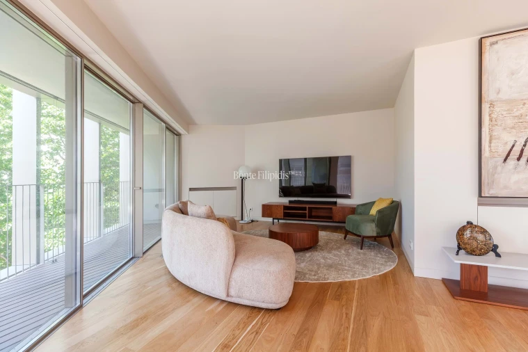 Apartamento T3 para Arrendamento em Santo António Foto 20