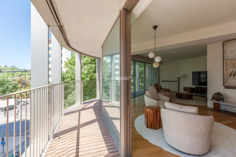 Apartamento T3 para Arrendamento em Santo António Foto 15