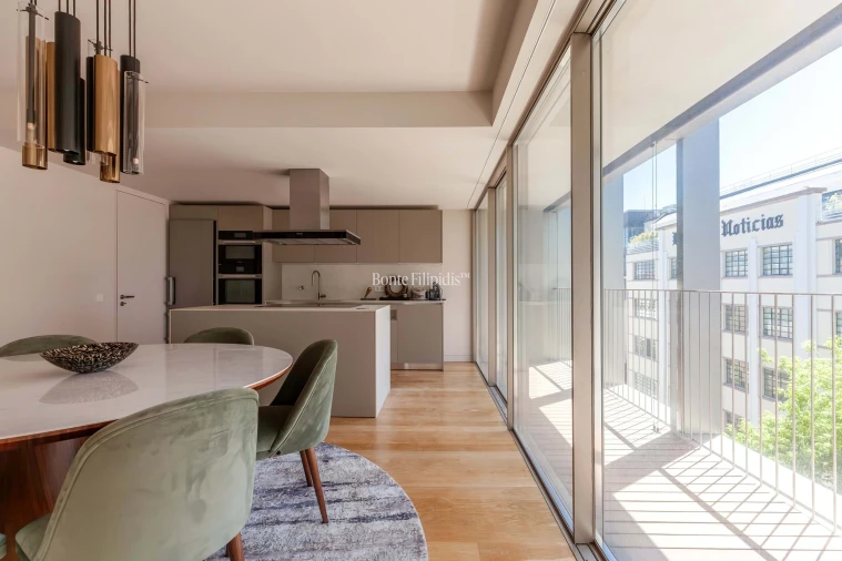 Apartamento T3 para Arrendamento em Santo António Foto 8