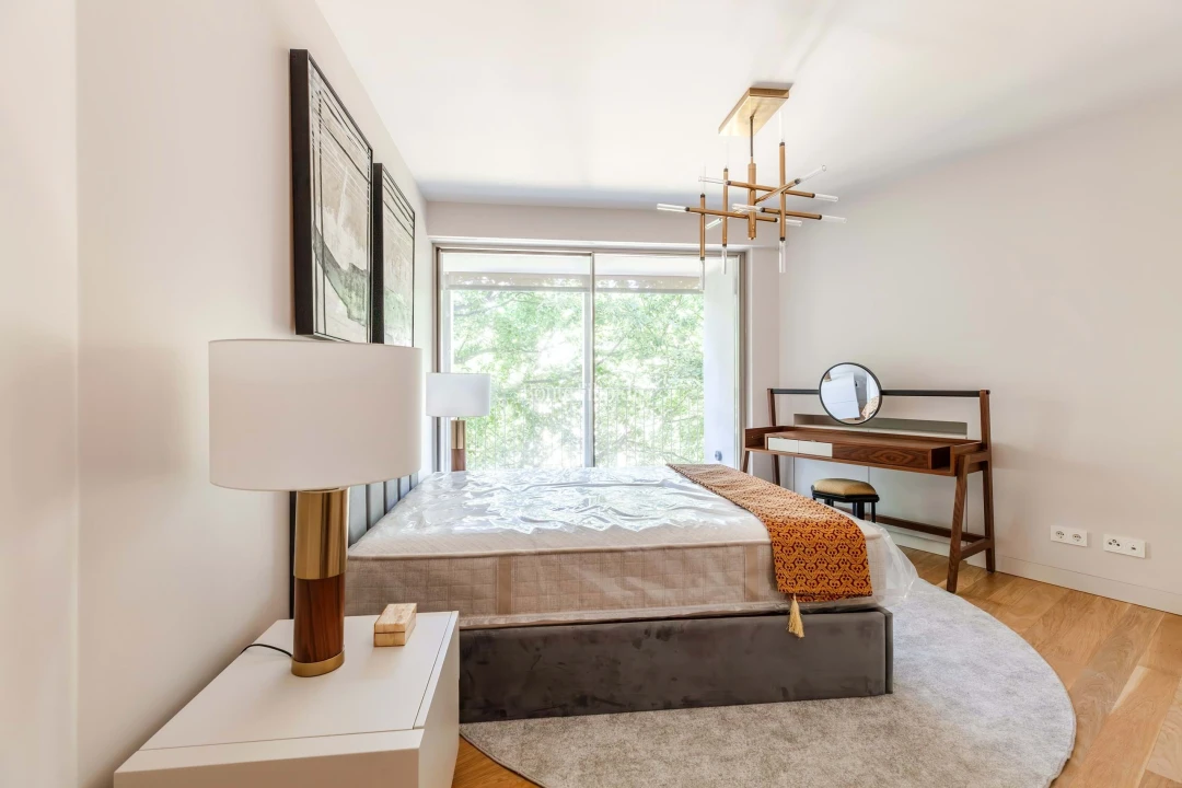 Apartamento T3 para Arrendamento em Santo António Foto 30