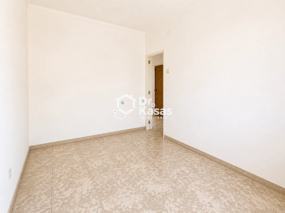 Apartamento T1 para Venda em Baixa da Banheira e Vale da Amoreira Foto 3