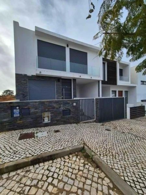 Terreno para Venda em Faro (Sé e São Pedro)