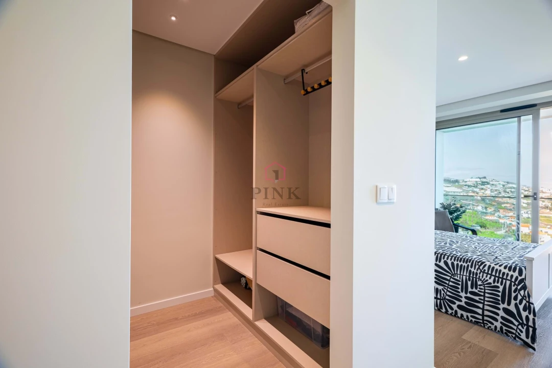 Apartamento T2 para Venda em Estreito de Camara de Lobos Foto 23