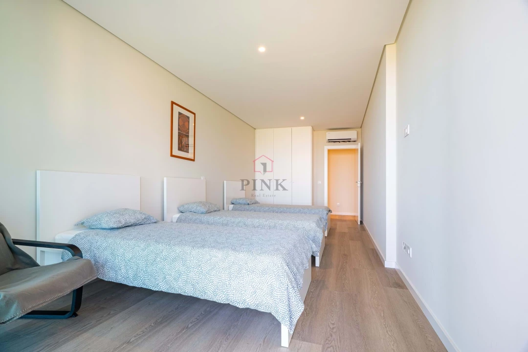 Apartamento T2 para Venda em Estreito de Camara de Lobos Foto 12
