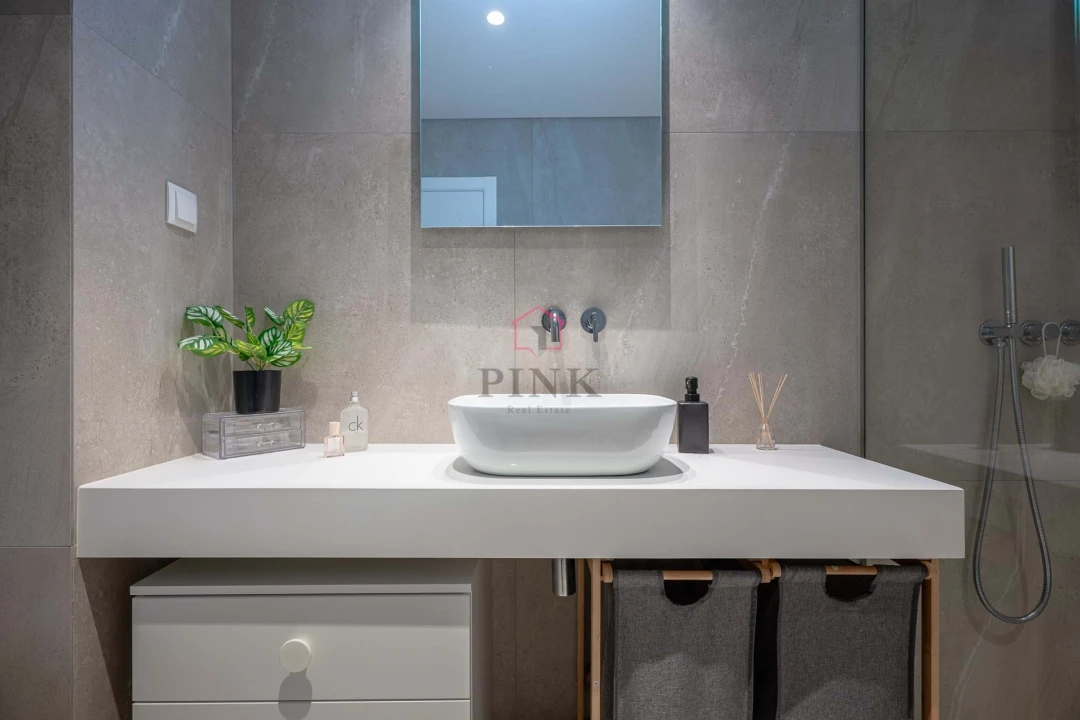 Apartamento T2 para Venda em Estreito de Camara de Lobos Foto 15