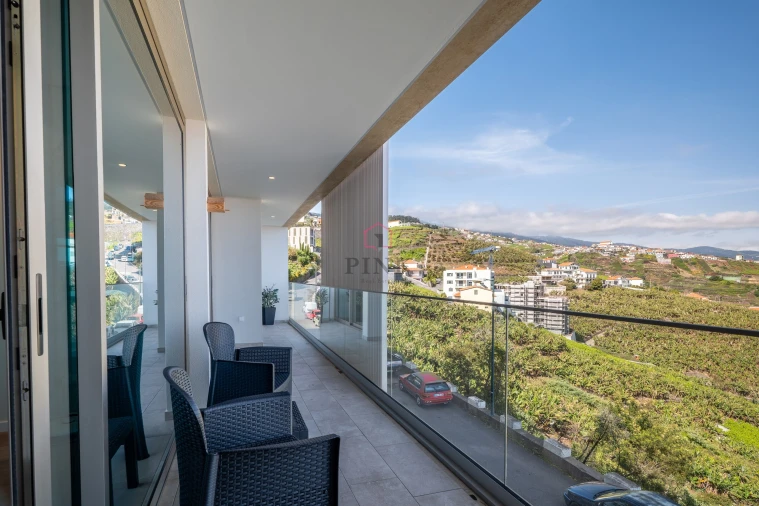Apartamento T2 para Venda em Estreito de Camara de Lobos Foto 14