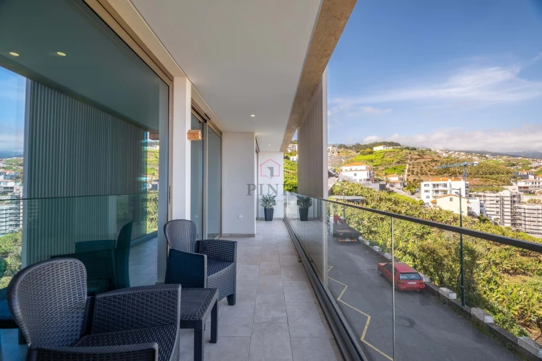 Apartamento T2 para Venda em Estreito de Camara de Lobos Foto 3