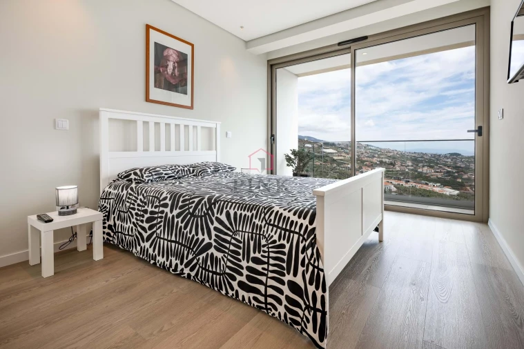 Apartamento T2 para Venda em Estreito de Camara de Lobos Foto 14