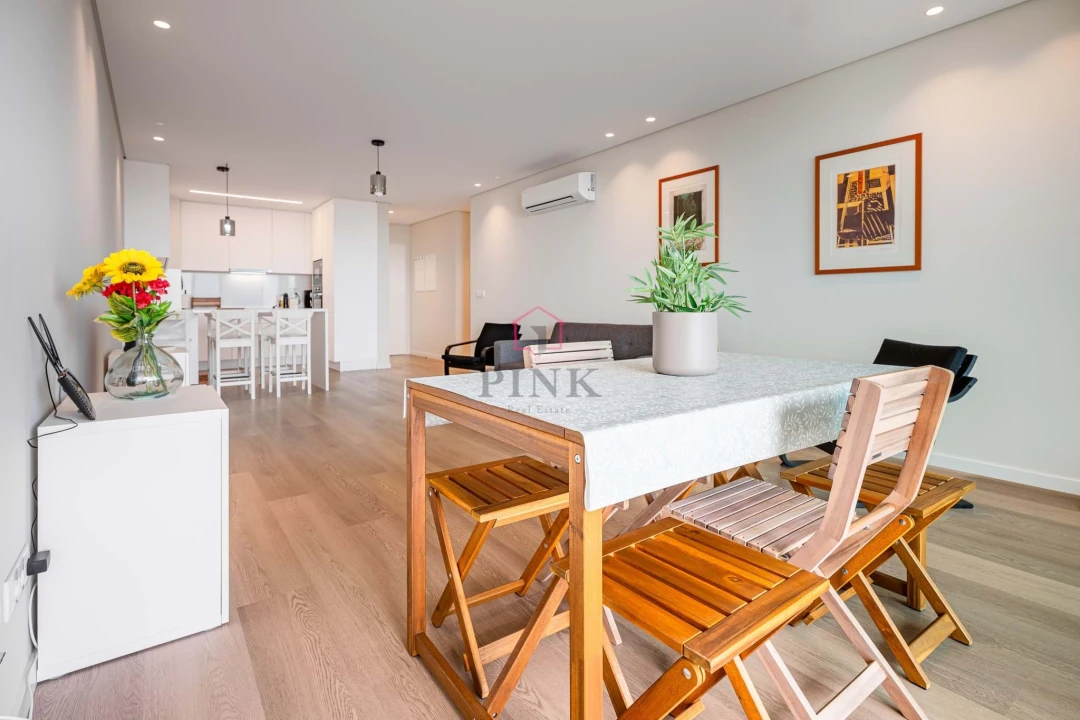 Apartamento T2 para Venda em Estreito de Camara de Lobos Foto 2