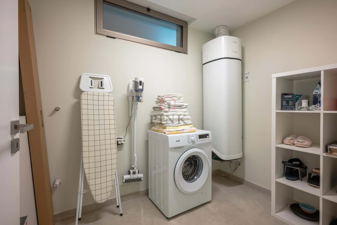 Apartamento T2 para Venda em Estreito de Camara de Lobos Foto 24