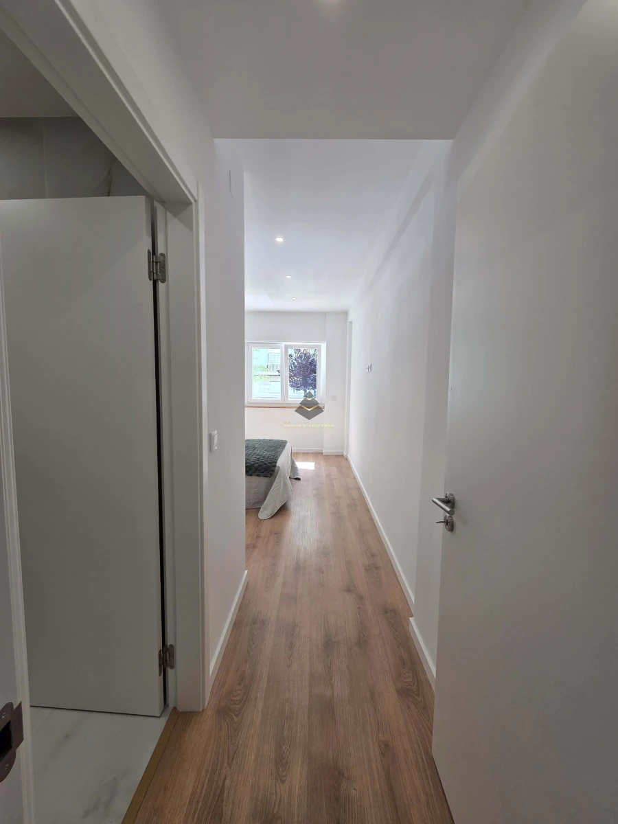 Apartamento T2 para Venda em Benfica Foto 5