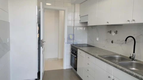 Apartamento T3 para Venda em Laranjeiro e Feijó