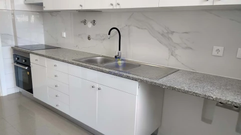 Apartamento T3 para Venda em Laranjeiro e Feijó