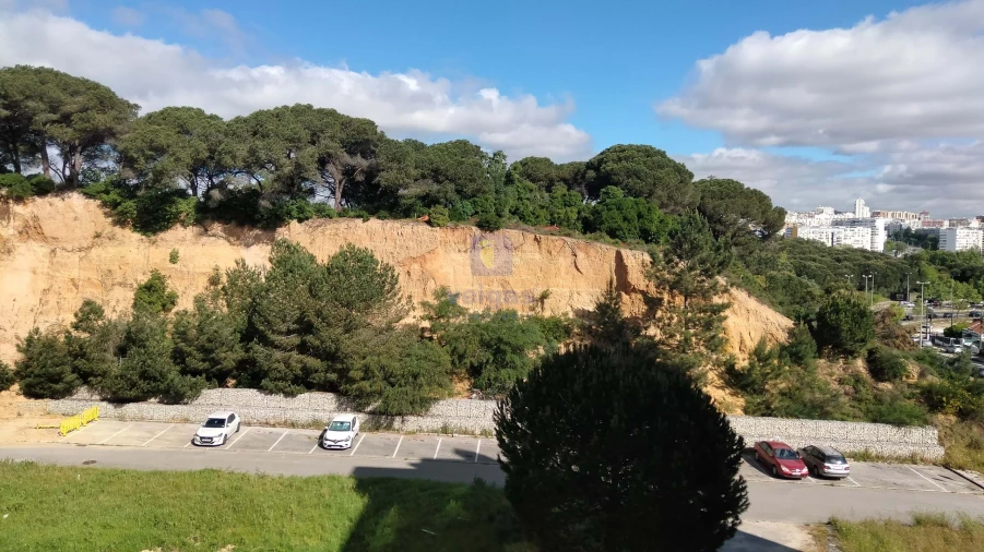 Apartamento T3 para Venda em Laranjeiro e Feijó Foto 32