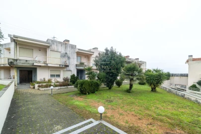 Moradia T4 para Venda em Santa Marinha e São Pedro da Afurada