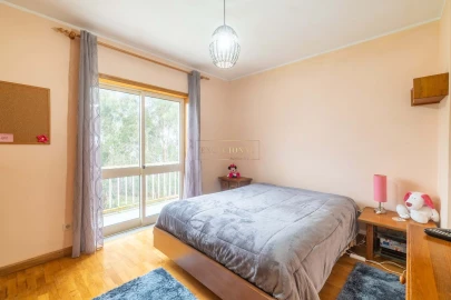 Moradia T4 para Venda em Santa Marinha e São Pedro da Afurada