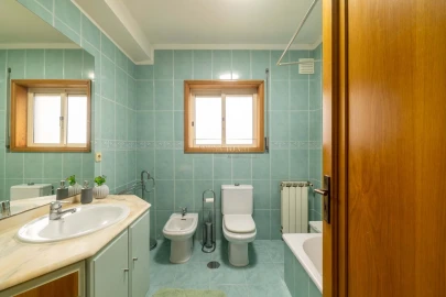 Moradia T4 para Venda em Santa Marinha e São Pedro da Afurada