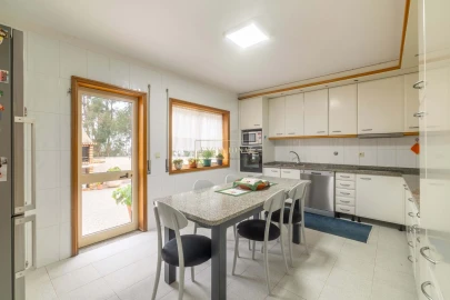 Moradia T4 para Venda em Santa Marinha e São Pedro da Afurada