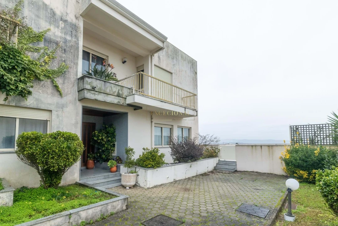 Moradia T4 para Venda em Santa Marinha e São Pedro da Afurada Foto 1