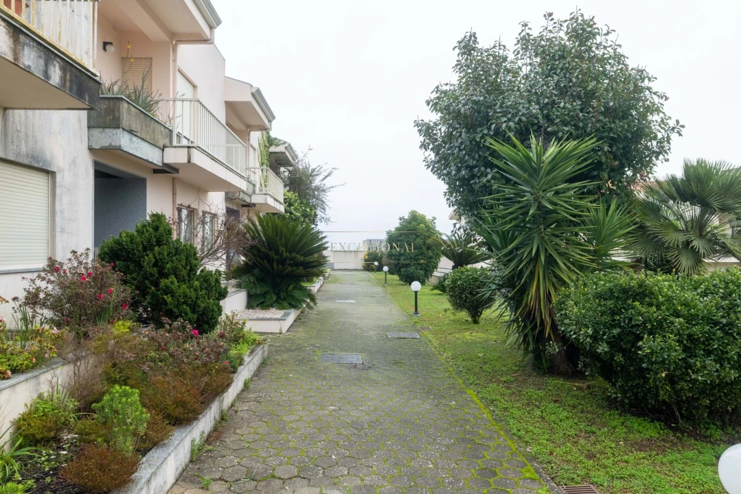 Moradia T4 para Venda em Santa Marinha e São Pedro da Afurada Foto 3