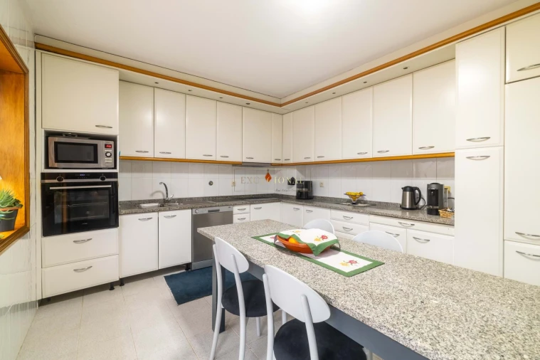 Moradia T4 para Venda em Santa Marinha e São Pedro da Afurada Foto 50