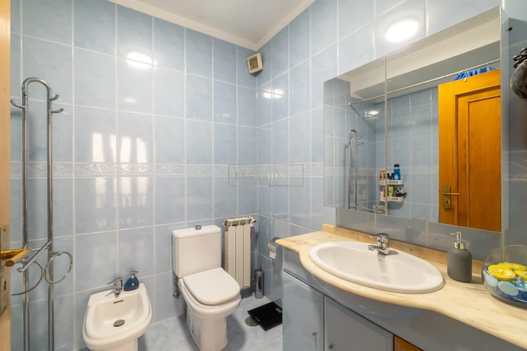 Moradia T4 para Venda em Santa Marinha e São Pedro da Afurada Foto 27