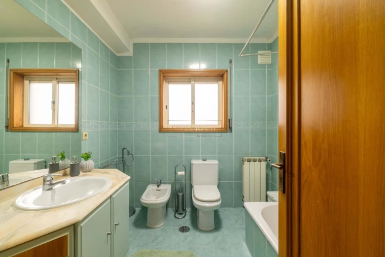 Moradia T4 para Venda em Santa Marinha e São Pedro da Afurada Foto 13