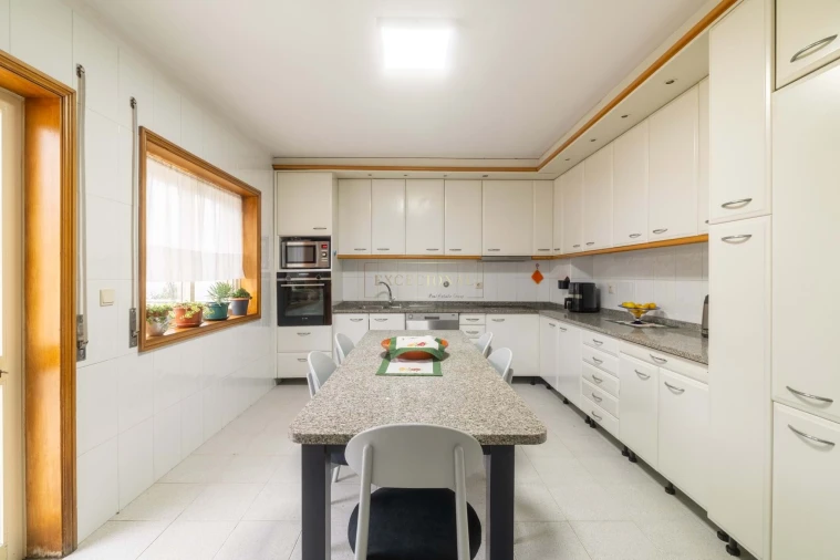 Moradia T4 para Venda em Santa Marinha e São Pedro da Afurada Foto 49