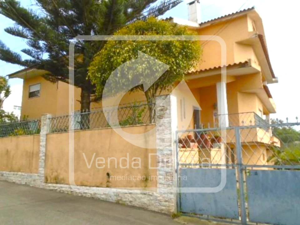 Apartamento T4 para Venda em Rio de Mouro Foto 1