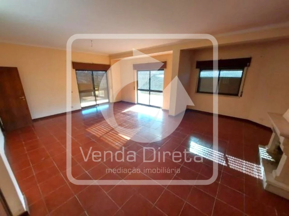 Apartamento T4 para Venda em Rio de Mouro Foto 8