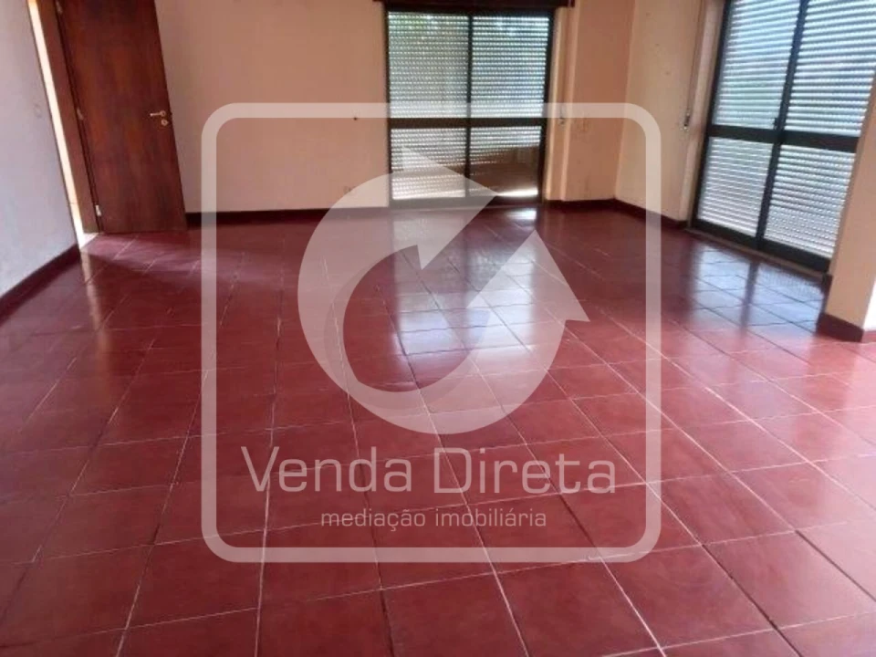 Apartamento T4 para Venda em Rio de Mouro Foto 9
