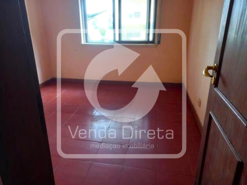 Apartamento T4 para Venda em Rio de Mouro Foto 10